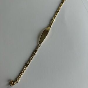 14K Yellow Gold
Heart Link ID
Bracelet 4.0g
Solid Gold
Engravable 6"
Fancy Link